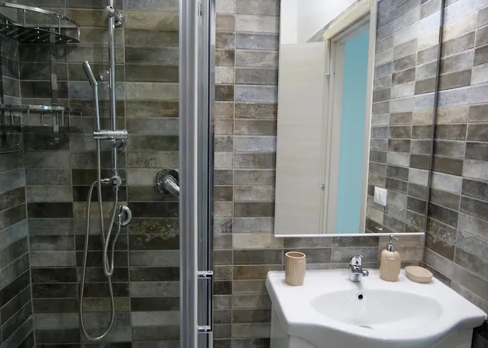 An &lo-luxury - Metro Teano 4*