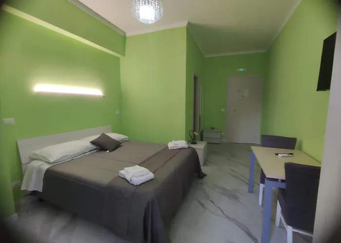 An &lo-luxury - Metro Teano 4*